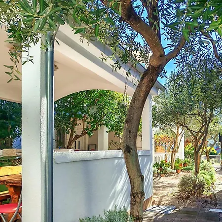 1 Bedroom Lovely In Lägenhet Vodice