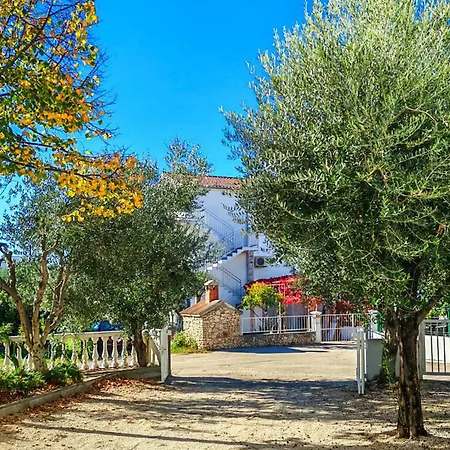 1 Bedroom Pet Friendly In