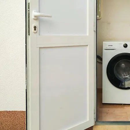 1 Bedroom Pet Friendly In Appartement *