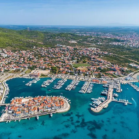 1 Bedroom Lovely In Lägenhet Vodice