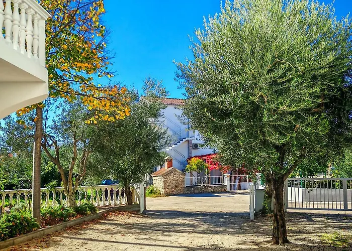 1 Bedroom Pet Friendly In